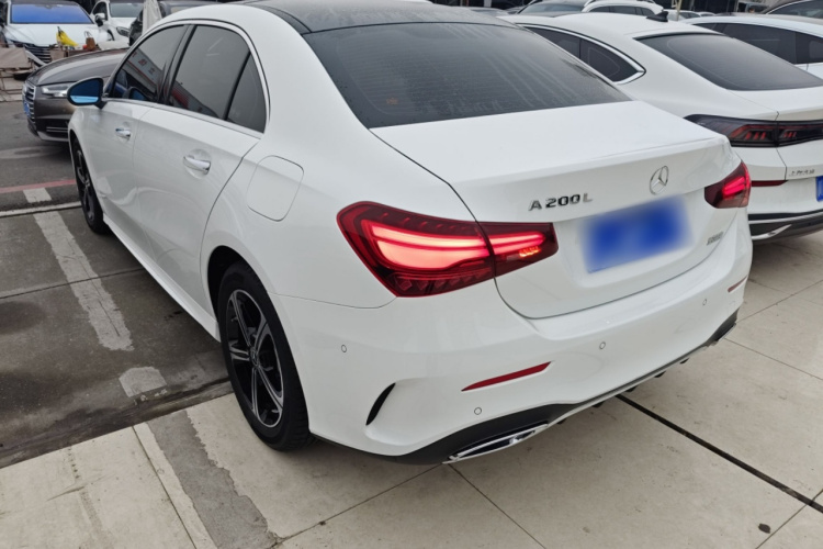 奔驰A级 2024款 改款 A 200 L 时尚型车身外观4