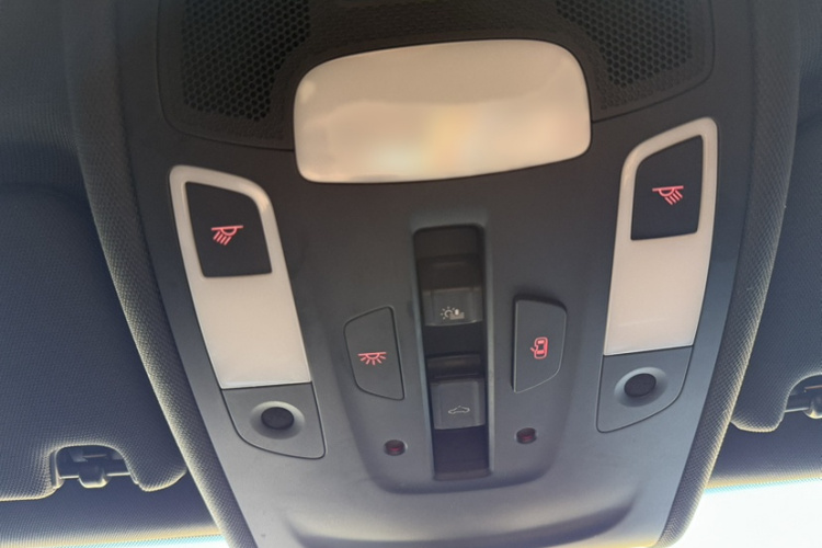 奥迪A6L 2018款 30周年年型 45 TFSI quattro 运动型中控内饰7001