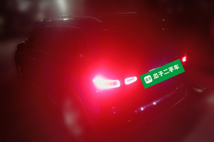 奔驰GLB 2020款 改款 GLB 200 动感型车身外观5