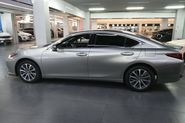 雷克萨斯ES 2023款 200 卓越版车身外观4