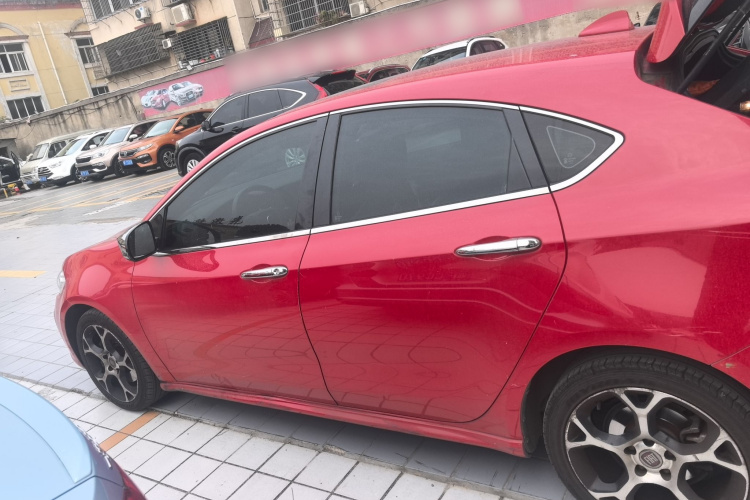 菲亚特 致悦 2014款 1.4T 自动运动版车身外观4