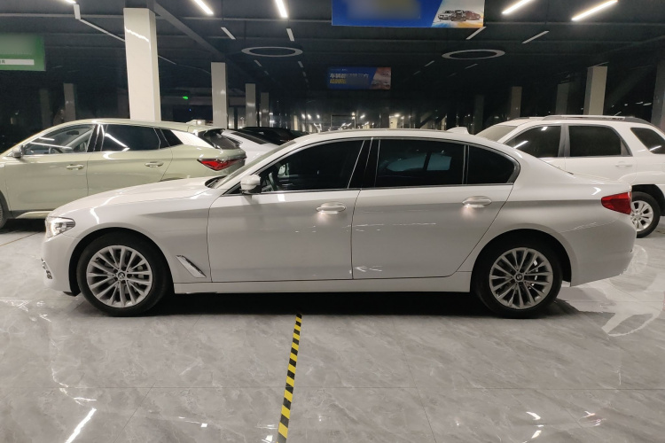 宝马5系 2019款 530Li 领先型 豪华套装车身外观6003