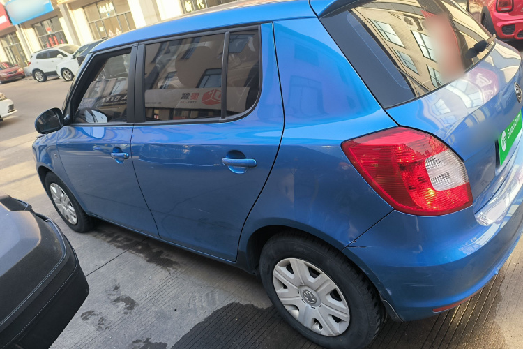 斯柯达 晶锐 2014款 1.4L 自动晶致版车身外观4