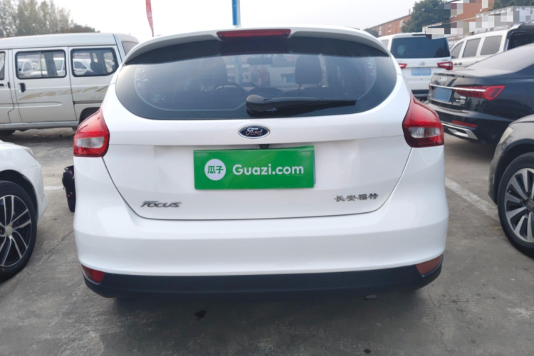 福特 福克斯 2017款 两厢 1.6L 自动舒适型智行版车身外观6