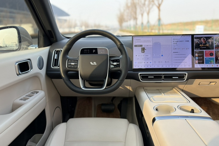 理想汽车 理想L6 2024款 Max中控内饰7009