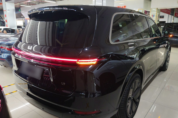 理想汽车 理想L9 2025款 Ultra 智能焕新版车身外观7