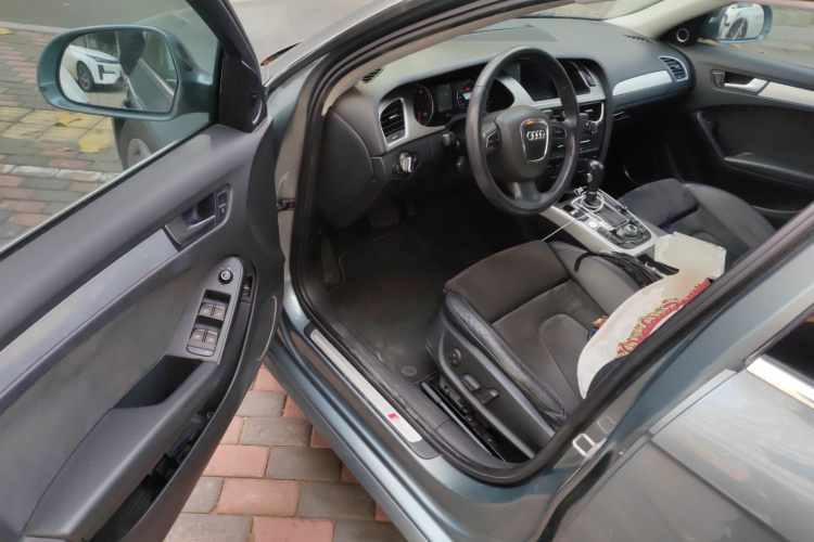 奥迪A4L 2010款 2.0 TFSI 运动型中控内饰20