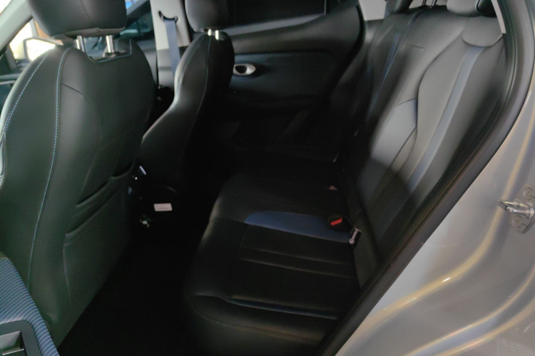 广汽传祺 传祺GS3 2023款 影速 270T 劲享版中控内饰21