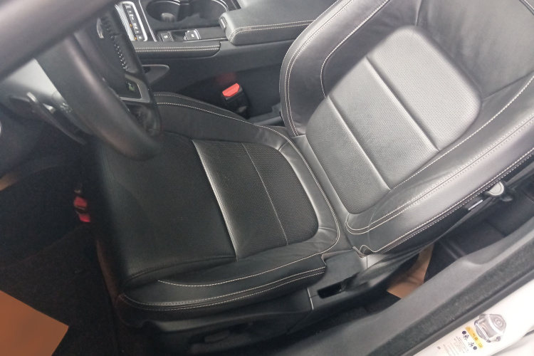 捷豹F-PACE 2016款 2.0T 两驱R-Sport运动版局部细节19