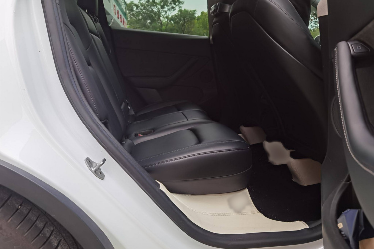 特斯拉 Model Y 2022款 Performance高性能全轮驱动版中控内饰7002