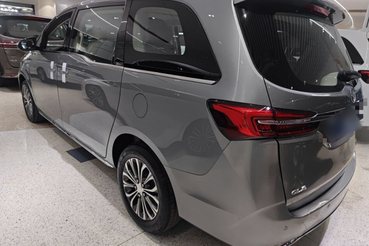 别克GL8 2023款 陆上公务舱 舒适型车身外观4