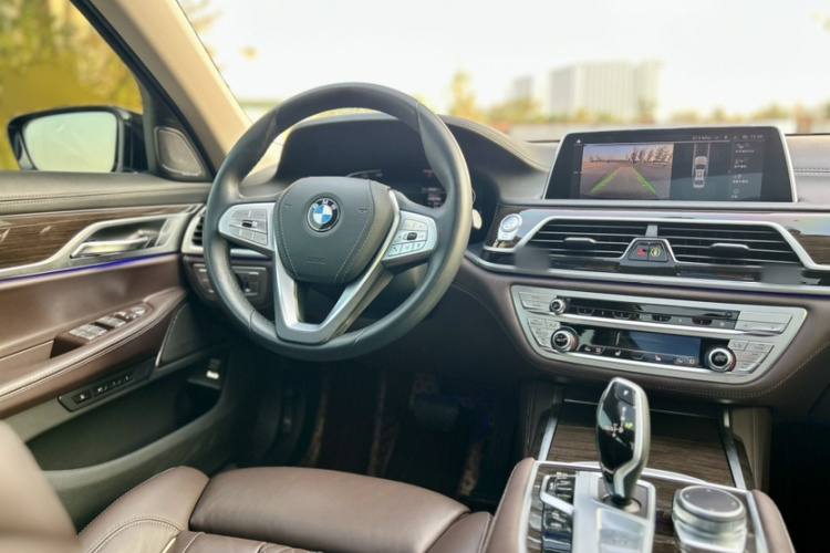 宝马7系 2021款 730Li 豪华套装中控内饰7010