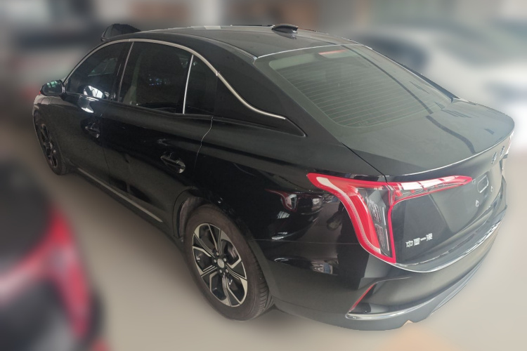 红旗E-QM5 2023款 基础出行版车身外观5