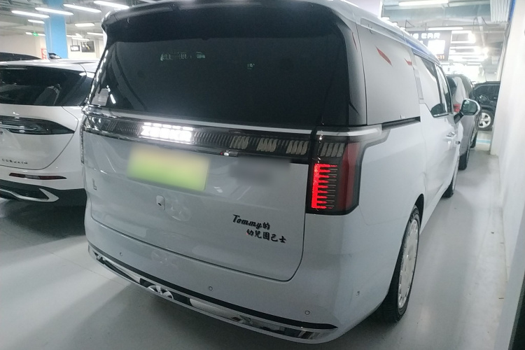 极氪009 2024款 光辉车身外观6005