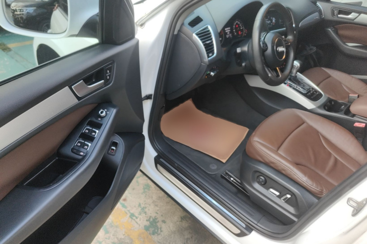 奥迪Q5 2015款 40 TFSI 技术型中控内饰7003