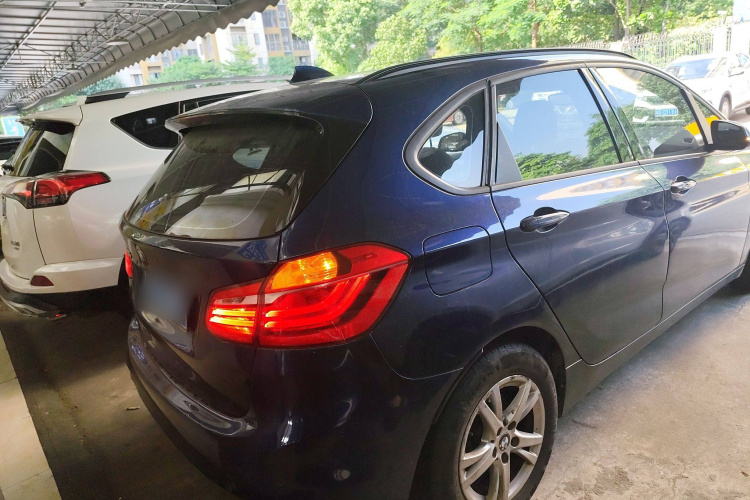 宝马2系旅行车 2016款 218i 领先型车身外观7