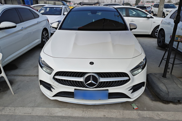 奔驰A级 2020款 A 180 L 运动轿车车身外观2