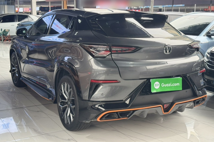 长安UNI-T 2022款 1.5T 运动版 尊贵型车身外观6001