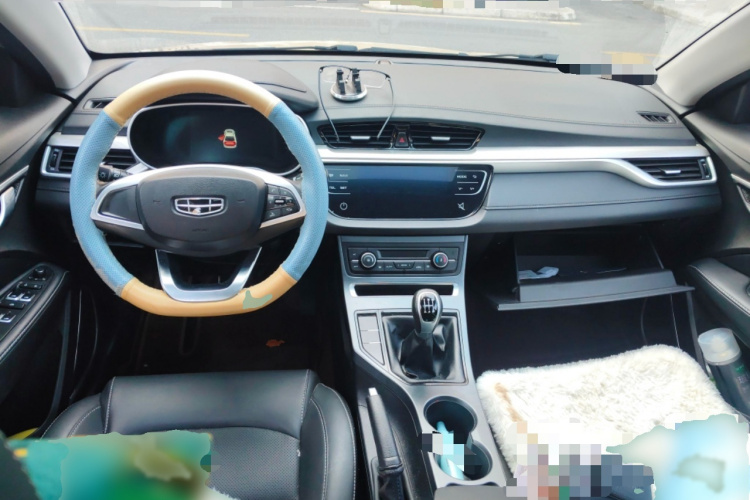 吉利汽车 帝豪 2020款 1.5L 手动向上版中控内饰7002