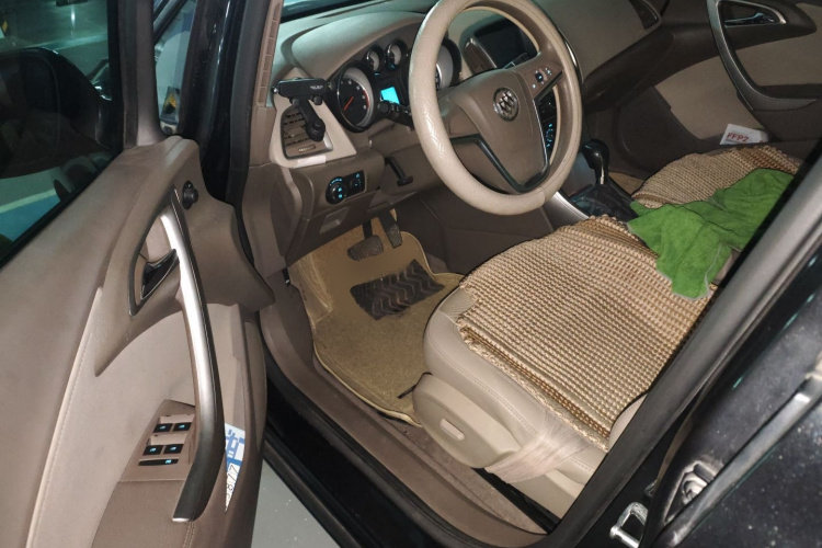 别克 英朗 2013款 GT 1.6L 自动时尚版中控内饰20