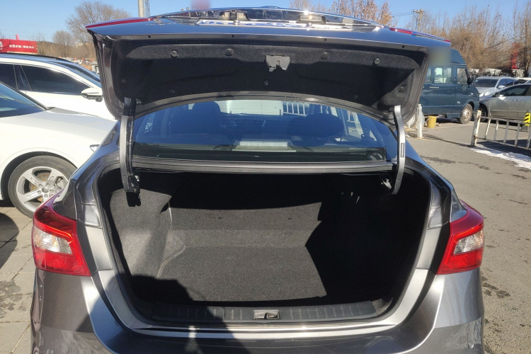 日产 轩逸 2024款 经典 1.6XE CVT舒适版机舱底盘23