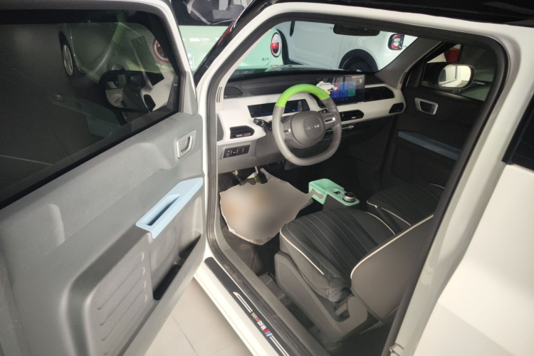 吉利银河 2023款 熊猫mini 200km 灵动熊中控内饰20