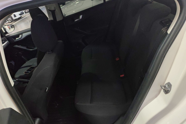 福特 福克斯 2020款 三厢 1.5L 自动锋跃型中控内饰21