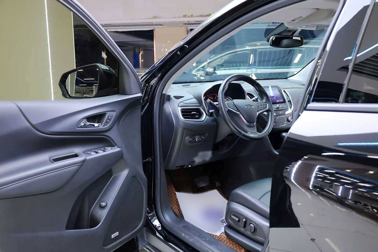 雪佛兰 探界者 2019款 Redline 550T 自动四驱捍界版RS 国VI中控内饰7001