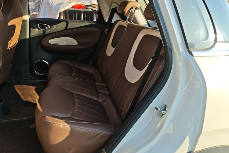 五菱汽车 五菱缤果 2023款 333km 灵犀互联款中控内饰7004