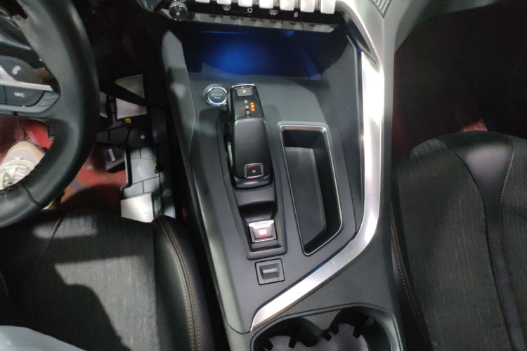 标致4008 2017款 380THP 精英版中控内饰18