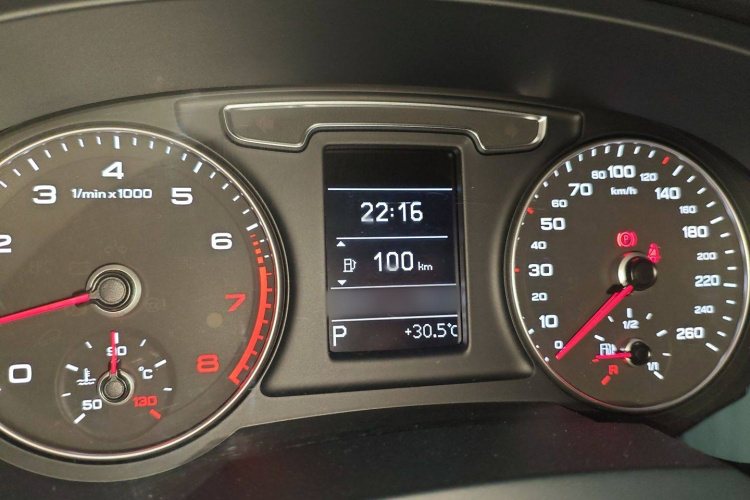 奥迪Q3 2018款 30周年年型 30 TFSI 时尚型局部细节14