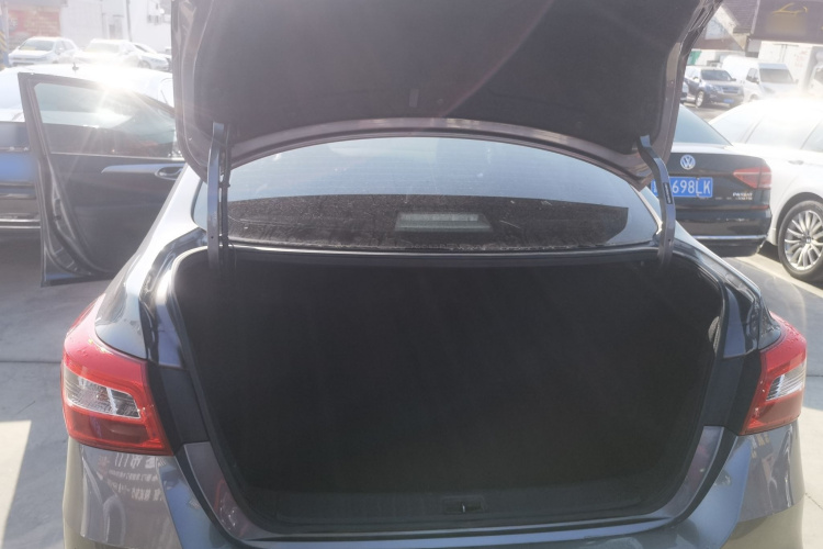 日产 轩逸 2021款 经典 1.6XE CVT舒适版机舱底盘23