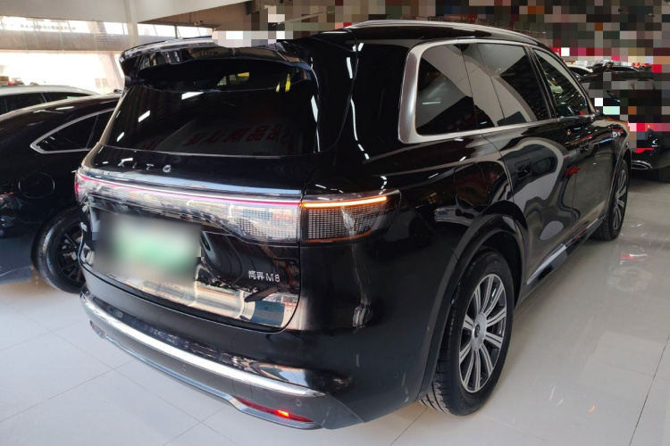 鸿蒙智行 问界M8 2025款 增程 Max版 37kWh 5座版车身外观7