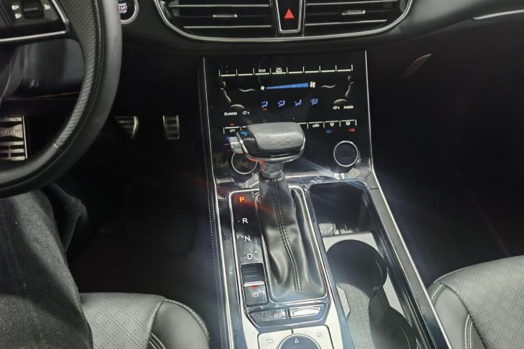 捷途X95 2023款 改款 1.6T DCT至尊版 7座中控内饰7004