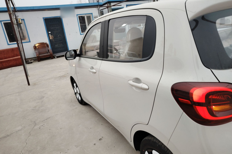 五菱汽车 宏光MINIEV 2025款 四门版 进阶款车身外观4