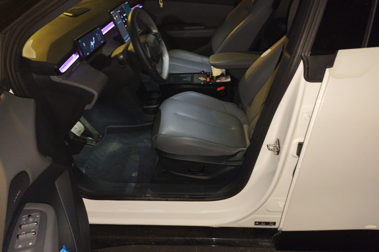 领克Z20 2025款 530km 后驱Pro中控内饰19