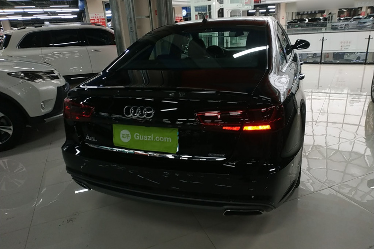 奥迪A6L 2018款 30周年年型 45 TFSI quattro 运动型车身外观6