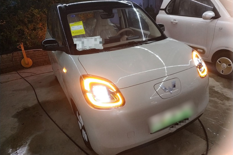 五菱汽车 宏光MINIEV 2025款 四门版 臻享+款车身外观3