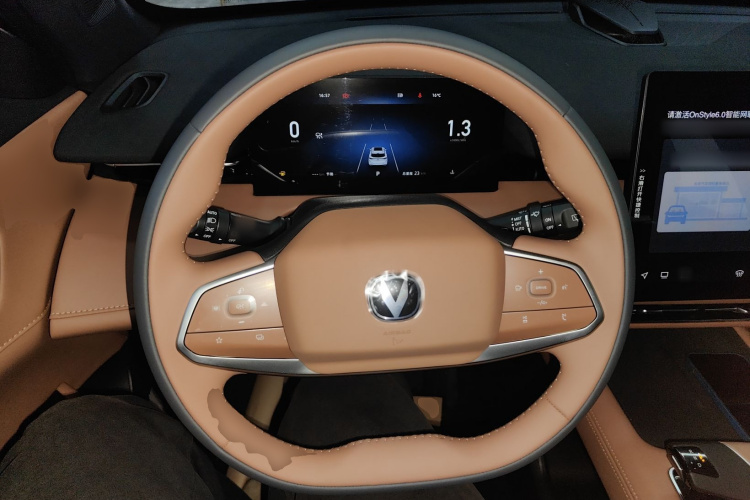 长安UNI-Z 2025款 1.5T 豪华型中控内饰13