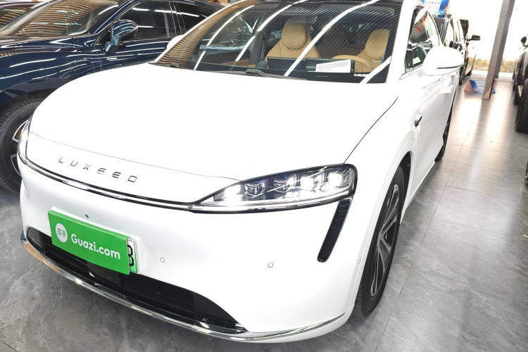 鸿蒙智行 智界R7 2024款 纯电 667km Pro车身外观1