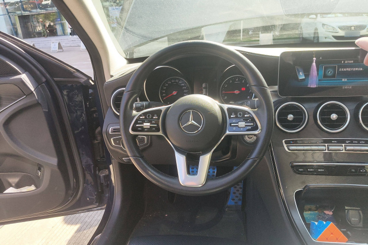 奔驰C级 2019款 C 180 L 时尚型运动版局部细节13