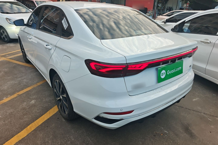 吉利汽车 帝豪 2025款 第4代 1.5L CVT旗舰型车身外观4