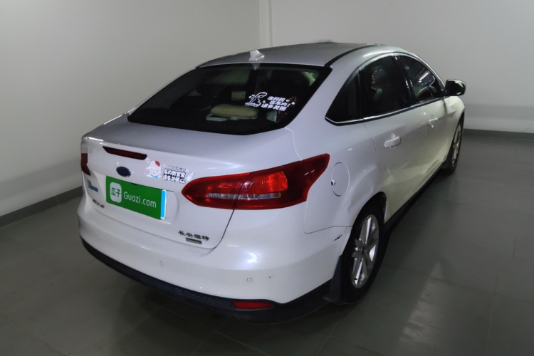 福特 福克斯 2017款 三厢 EcoBoost 125 自动超能风尚型智行版车身外观7