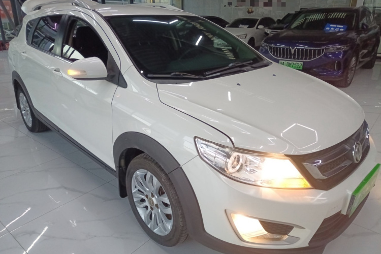 东风风神AX3 2016款 1.5L 手动尚酷型车身外观3