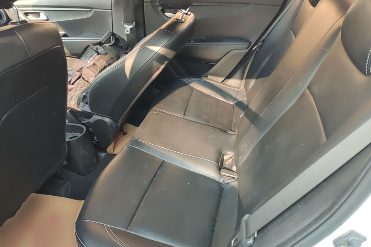 起亚K2 2017款 三厢 1.4L MT GLS中控内饰7004