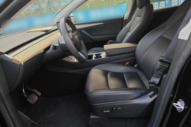 特斯拉 Model Y 2022款 后轮驱动版中控内饰19
