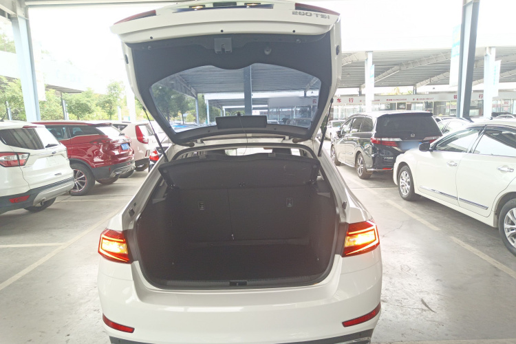 斯柯达 明锐 2018款 TSI280 DSG豪华版机舱底盘23