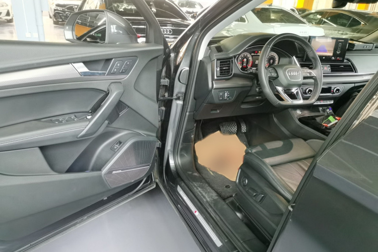 奥迪Q5L 2022款 45T 豪华动感型中控内饰7003