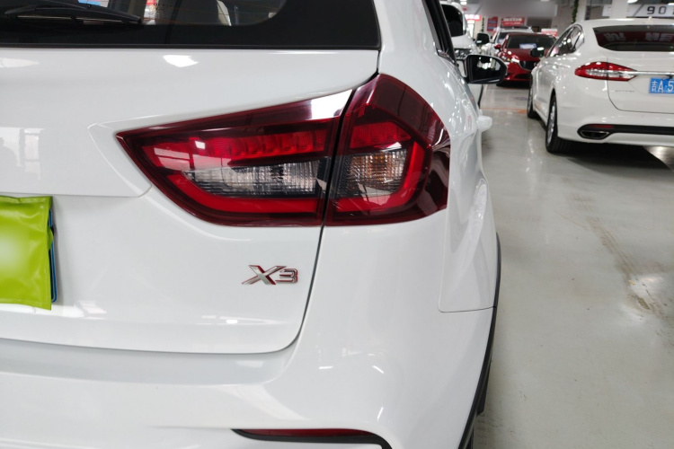 吉利汽车 远景X3 2019款 升级版 1.5L CVT精英型车身外观6006