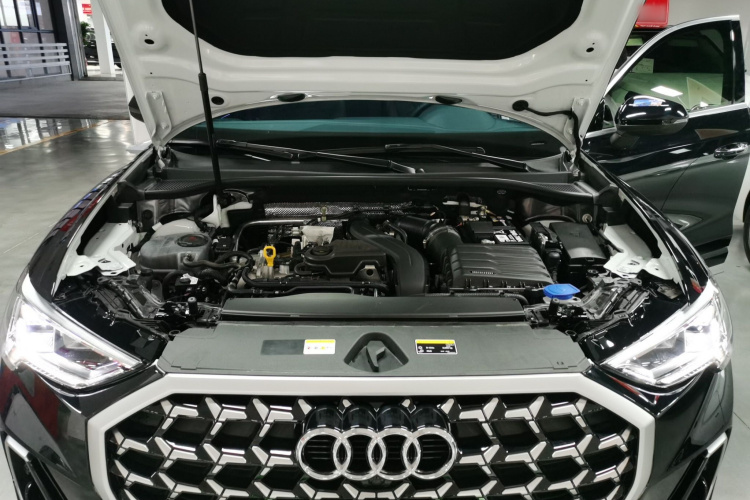 奥迪Q3 2024款 35 TFSI 时尚动感型机舱底盘24